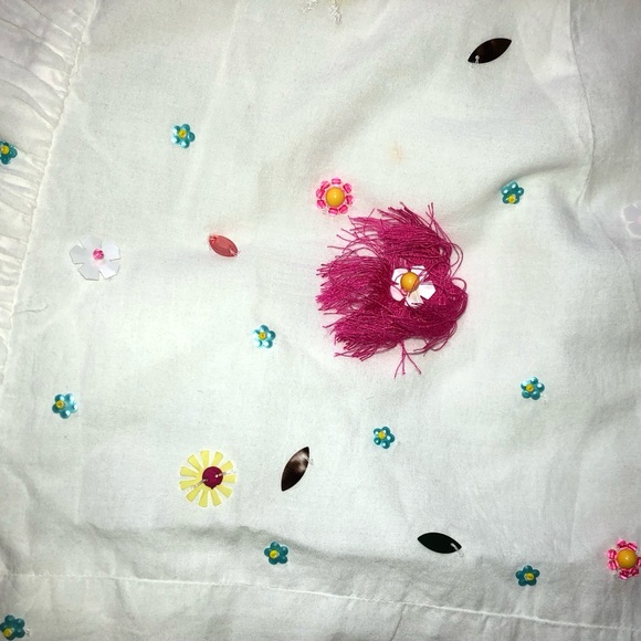 NWT Crown & Ivy White V-neck Top. Medium. Beaded front, Smocked back, Cotton. - Picture 10 of 10